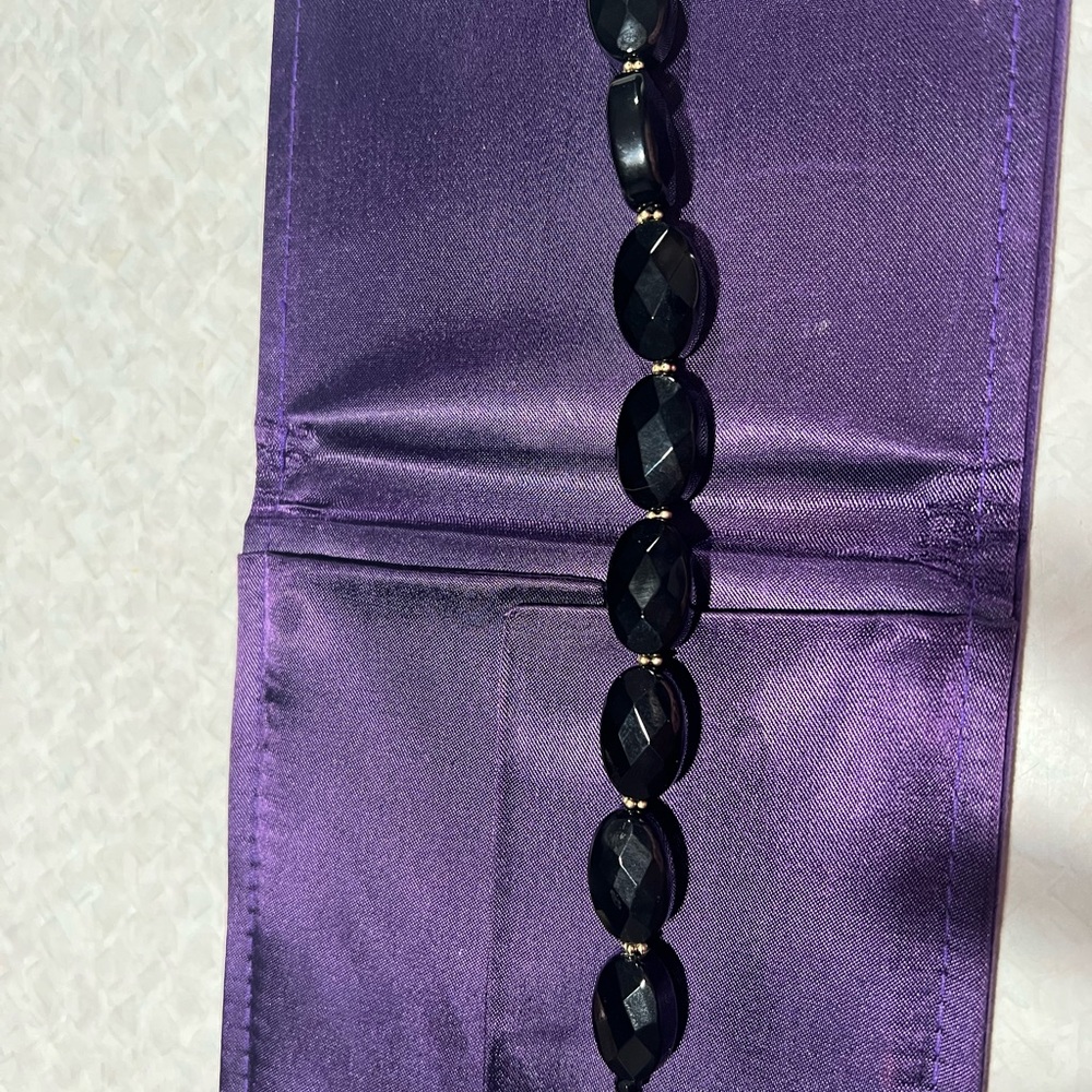 Black onyx 14k gold Beaded Bracelet has 1 scratch but it is still pretty